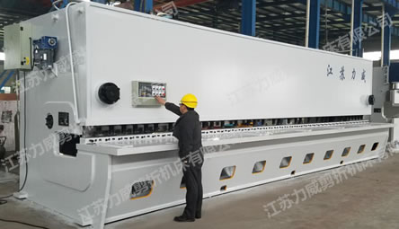 QC11K-20x9000大型闸式剪板机