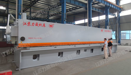 QC11K-16×10000大型数控液压闸式剪板机